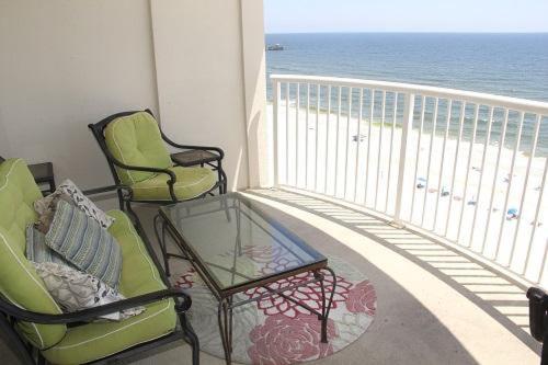 Royal Palms 1107