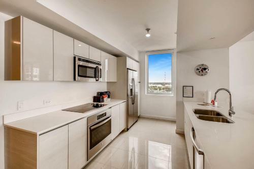 Hallandale Beach Apartment By 1sthomerent