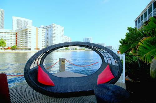 Hallandale Beach Apartment By 1sthomerent