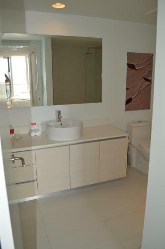 Beachwalk Studio Apartment 09