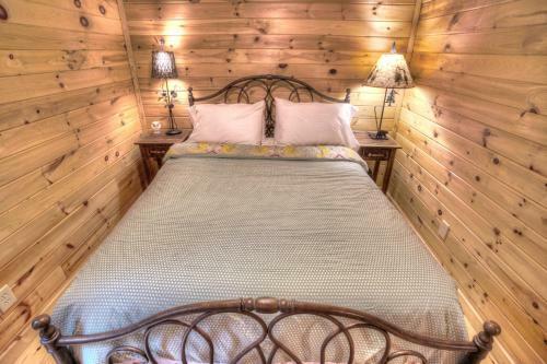 Helen Hideout Cabin