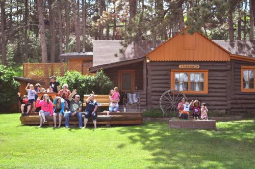 Lodge Restmore Inn & Cabin Rentals