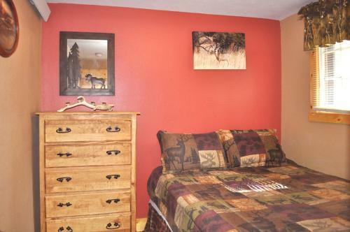 Lodge Restmore Inn & Cabin Rentals
