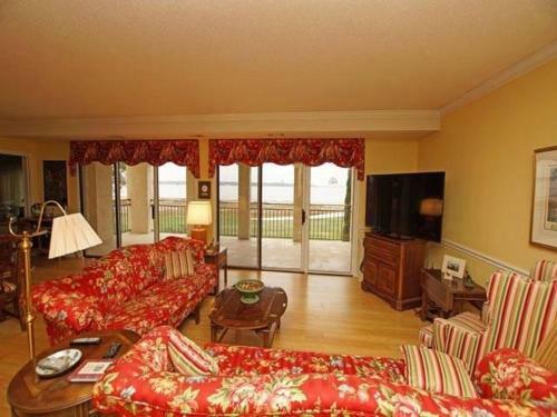 1122 Harbourtown Green Villa