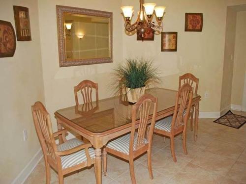 6108 Hampton Place Villa
