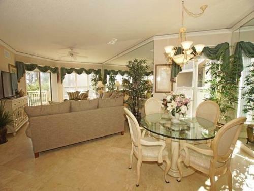 6204 Hampton Place Villa