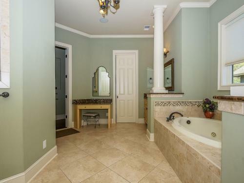 102 Baynard Cove