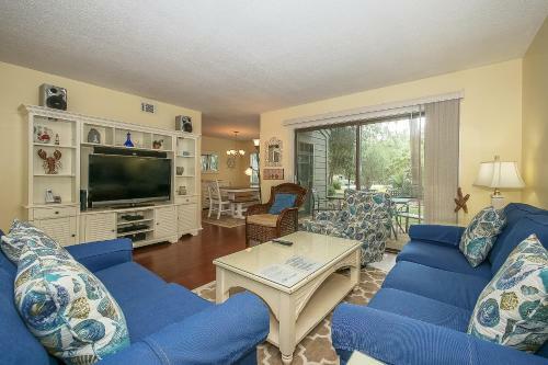 2311 Racquet Club Villas