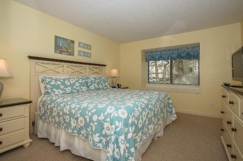 2311 Racquet Club Villas