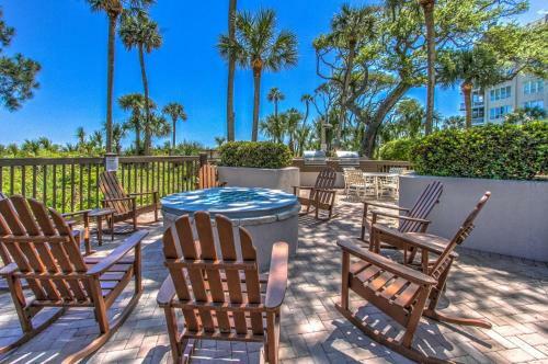 Villa 3205 Windsor Court South