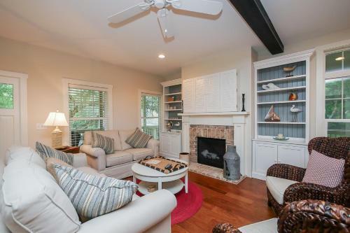 5b Hickory Lane