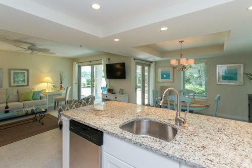 1752 Bluff Villa
