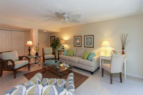 1752 Bluff Villa