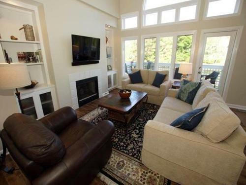 7643 Huntington Villa