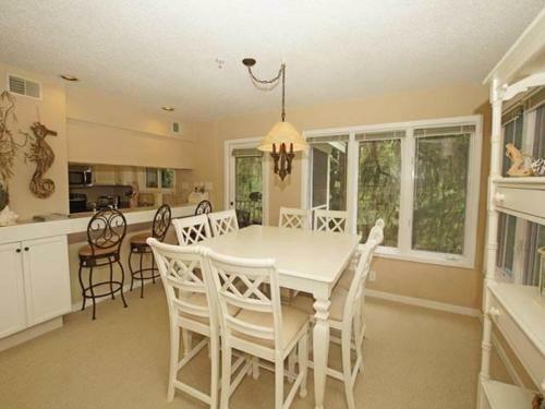 7613 Huntington Villa
