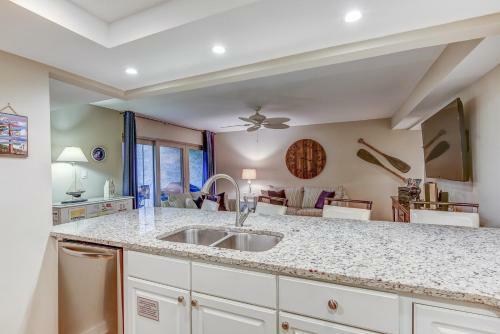 1654 Bluff Villa