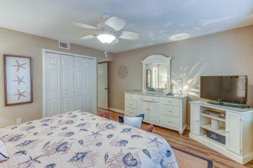 1654 Bluff Villa