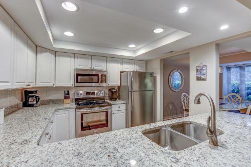 1654 Bluff Villa