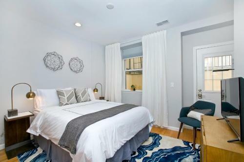 Boho-chic Three Bedroom Apartment Minutes To Nyc