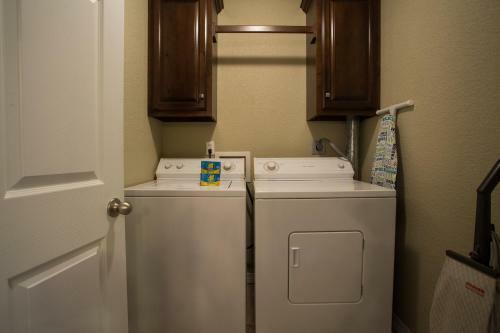 Apartamento Lavish Lake Escape Condo