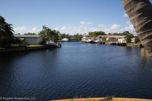Waterfront | Pool | Paddleboards | Tiki Hut