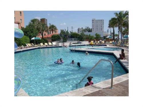 Apartamento Hollywood Beachfront Condo W/pool