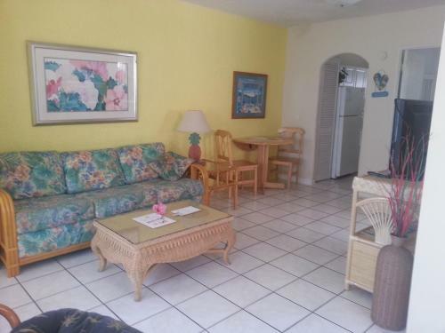Hotel Atlantic Sands Beach Suites