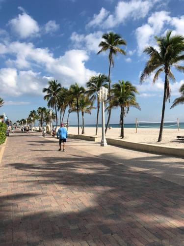 Best Area Spacious 4br Home Pool Min To Beach