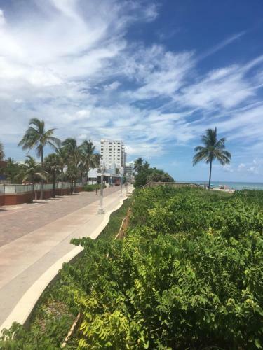 Hollywood Beach Resort- Beautiful Large Studio