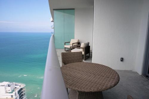 Upscale 1 Bed Oceanview Apartment