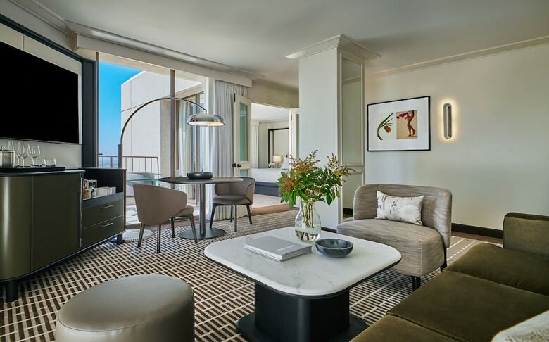 Hotel Island Newport Beach