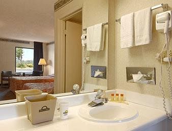 Hotel Days Inn Sunset Road