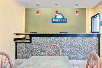 Hotel Days Inn Sunset Road