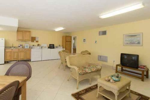Palm Cay One Bedroom Apartment, Unit 1