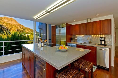 Executive Gold Coast Oceanfront Suite