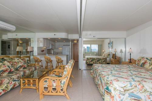 Ilikai Tower 1533 Yacht Harbor View 1br