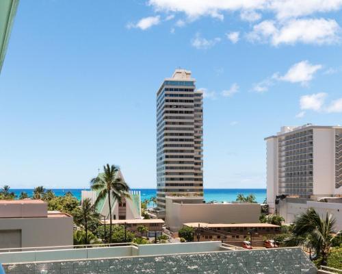 Waikiki Banyan Tower 1 Suite 708