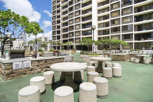 Waikiki Banyan Tower 1 Suite 708