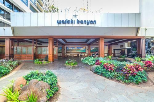 Waikiki Banyan Ocean View Apartment