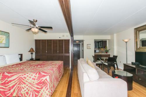 Ilikai Tower 527 Yacht Harbor View 1br