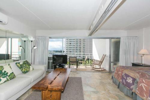 Ilikai Tower 827 Yacht Harbor View 1br