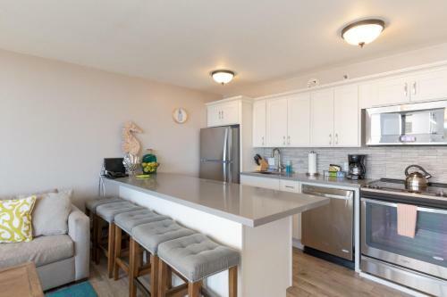 Waikiki Banyan Tower 2 Suite 3208