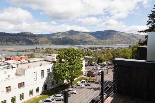 Aloft-river View-ac-5br/2.5ba