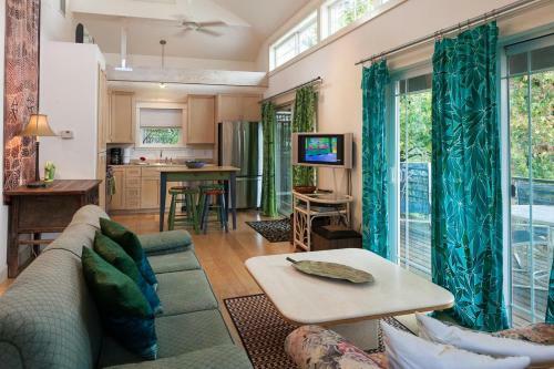 Tree House-river View-2br/1ba