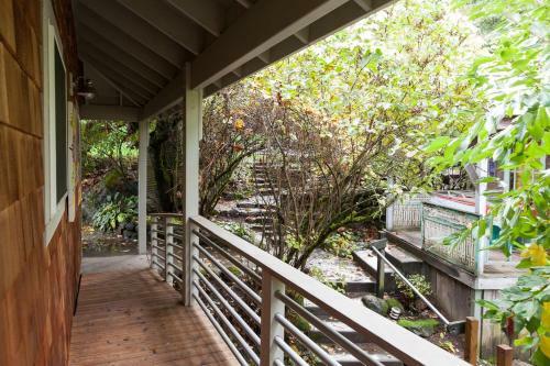 Tree House-river View-2br/1ba