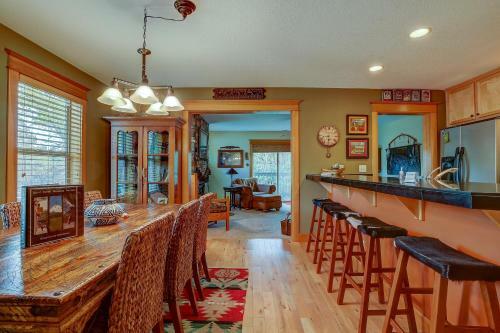 Wanderlust At Hood River