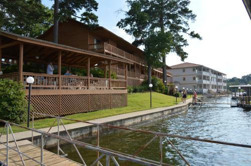Posada Country Inn Lake Resort