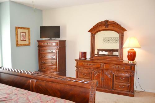 Lake Balboa Area Home 9