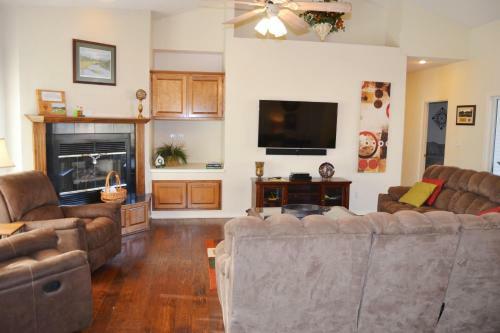 Lake Balboa Area Home 9