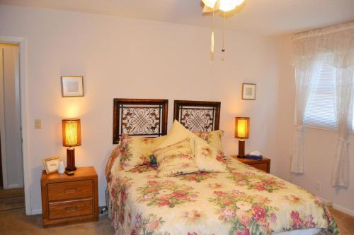Lake Cortez Area Home